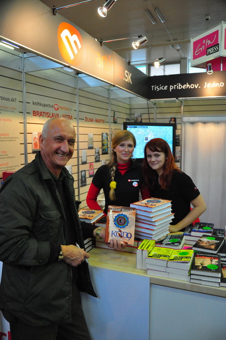 V stánku sa pravidelne zastavoval aj Jozef Banáš - autor jedného z najväčších hitov veľtrhu - Kód 9