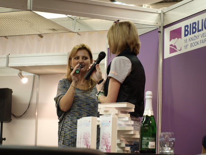 Krst Poviedok o nevere - moderovanie bravúrne zvládla samotná Evita.