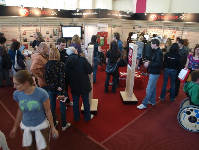 Takto to vyzeralo v našom stánku väčšinu času - véééľa Martinusákov! :-)